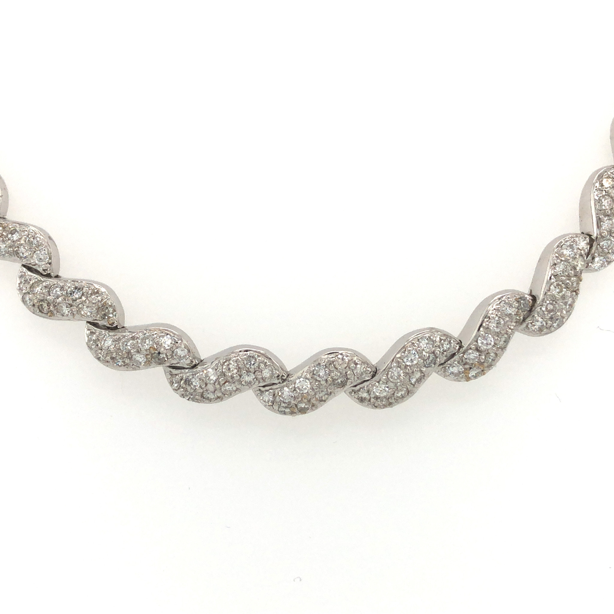 72685 18K WHITE GOLD 3CT DIAMOND MACARONI DESING NECKPIECE