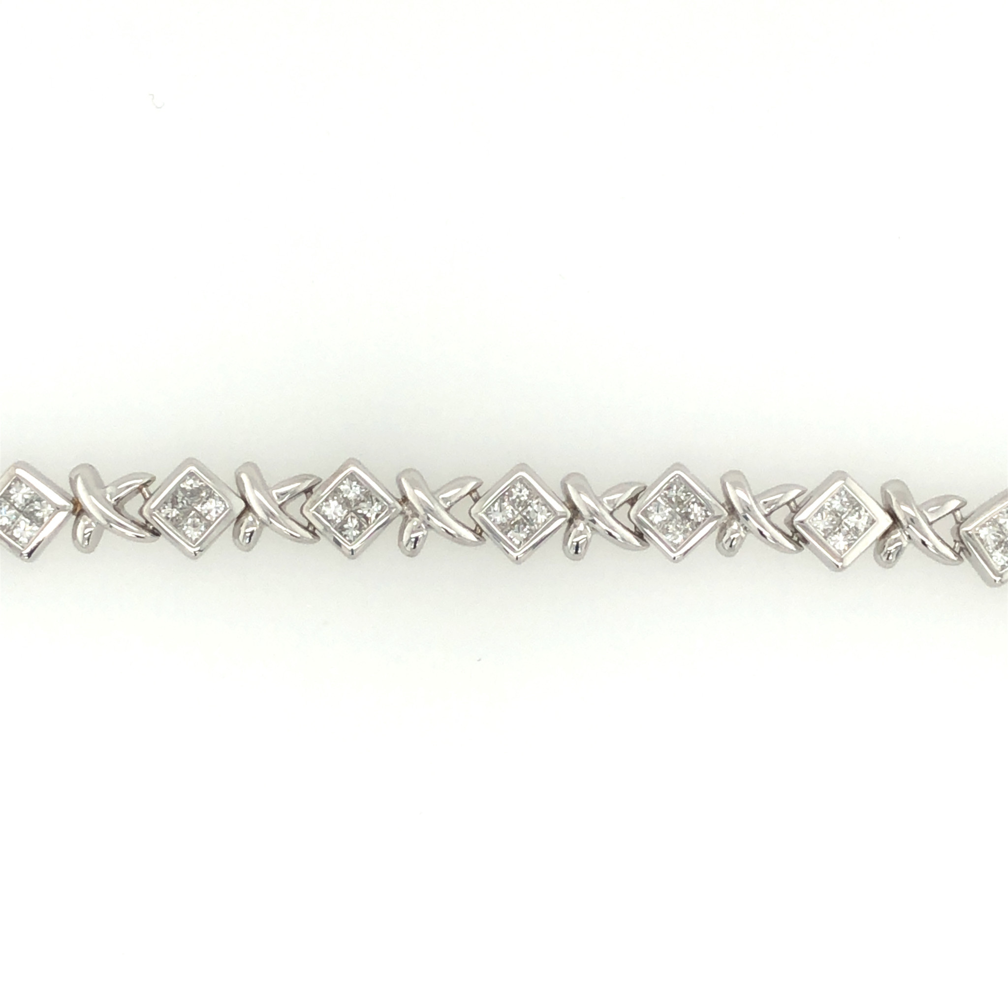 97507 18K WHITE GOLD INVISIBLE SET PRINCESS CUT DIAMOND & X DESIGN BRACELET