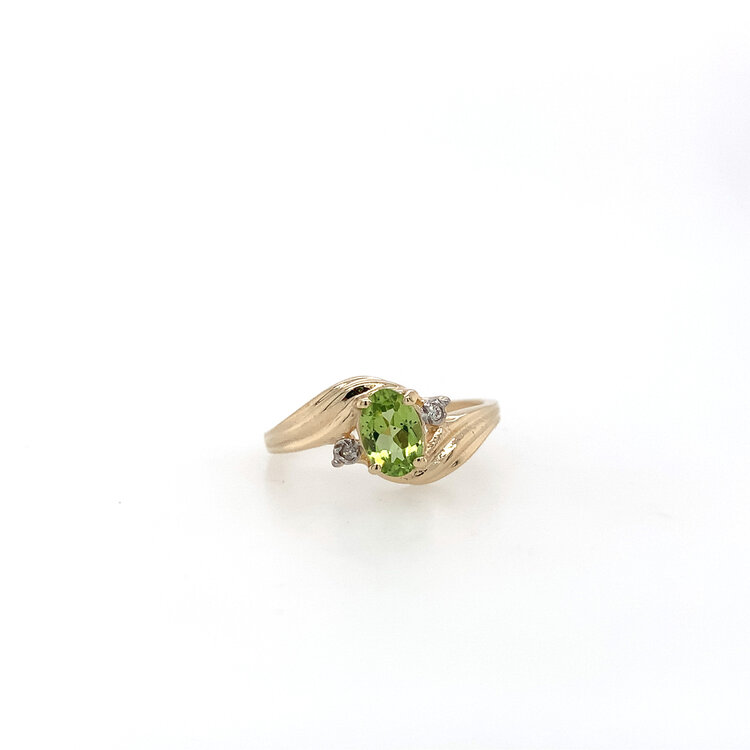 40341 14K YELLOW GOLD OVAL PERIDOT DIAMOND ON THE SIDES WAVED DESIGN RING
