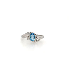 40347 14K WHITE GOLD OVAL BLUE TOPAZ DIAMOND ON THE SIDES WAVED DESIGN RING