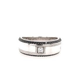 477692 10K  WHITE GOLD .40TCW BLACK DIAMOND EDGE AND WHITE ROUND DIAMOND CENTER WEDDING  BAND