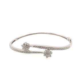 20364 18K WHITE GOLD 2CT DIAMOND BYPASS FLORAL TIP BANGLE BRACELET