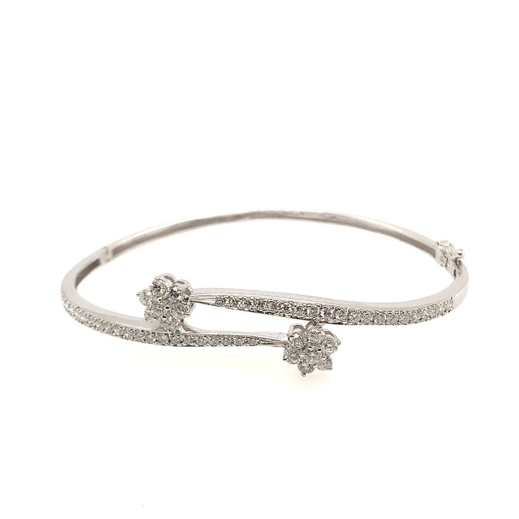 20364 18K WHITE GOLD 2CT DIAMOND BYPASS FLORAL TIP BANGLE BRACELET