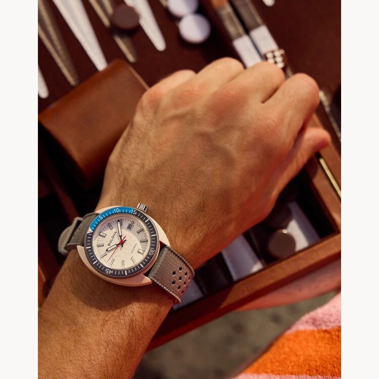 BULOVA SNORKEL WAVE PATTERN WHITE DIAL GRAY HNBR RUBBER STRAP WATCH