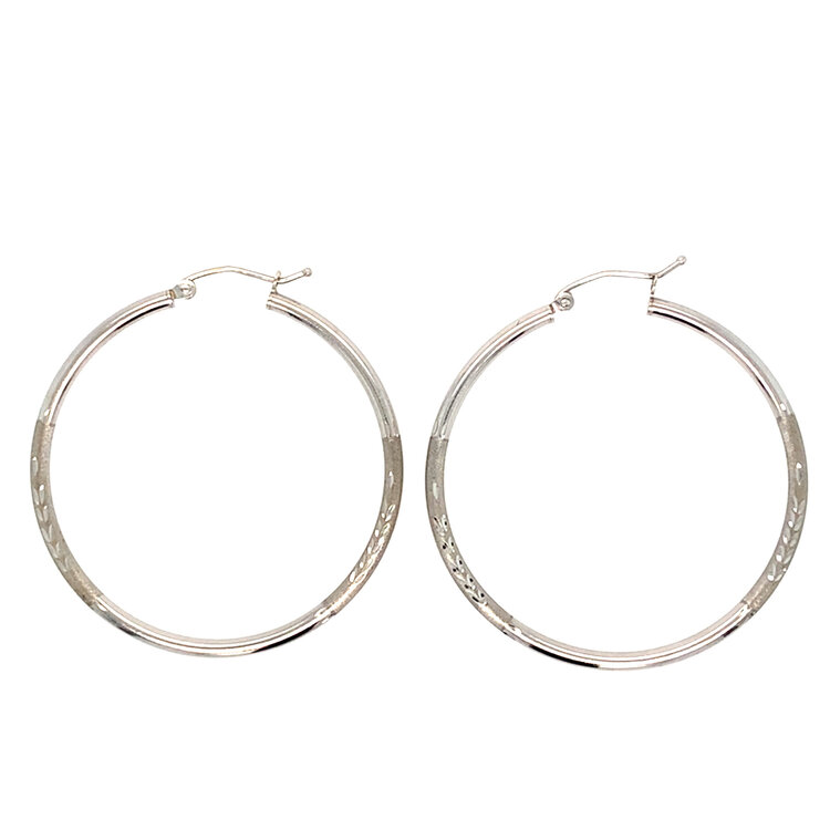 31552 14K WHITE GOLD LEAF DESIGN ON SATIN FINISH 1.5" HOOPS