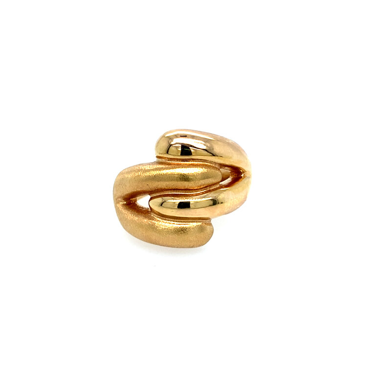 40484 18K YELLOW GOLD HIGH POLISHED AND SATIN FINISH DOUBLE INTERLOCKING COCKTAIL RING