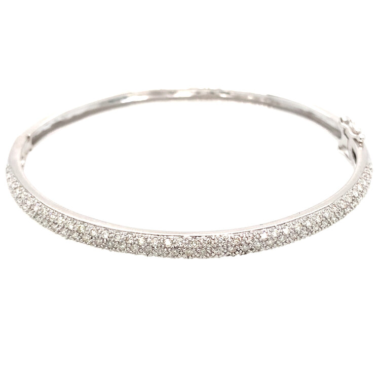 20490 14K WHITE GOLD .65TCW DIAMOND PAVE BANGLE BRACELET