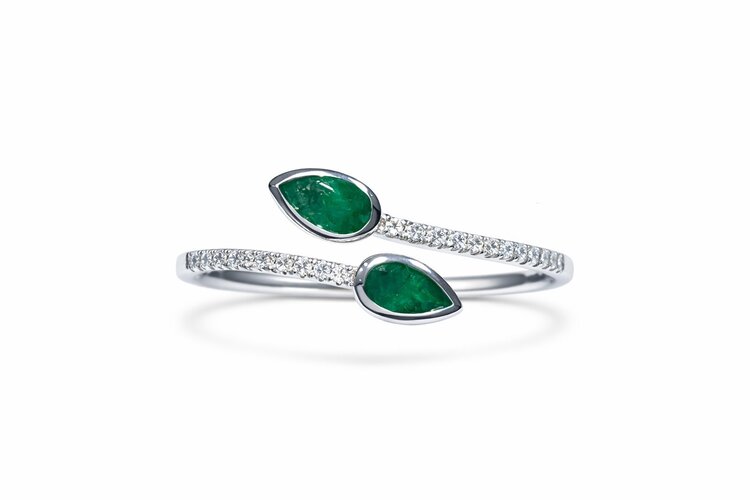 40503 10K WHITE GOLD .13CTW DIAMOND PEAR SHAPE EMERALD CROSSOVER LADIES RING