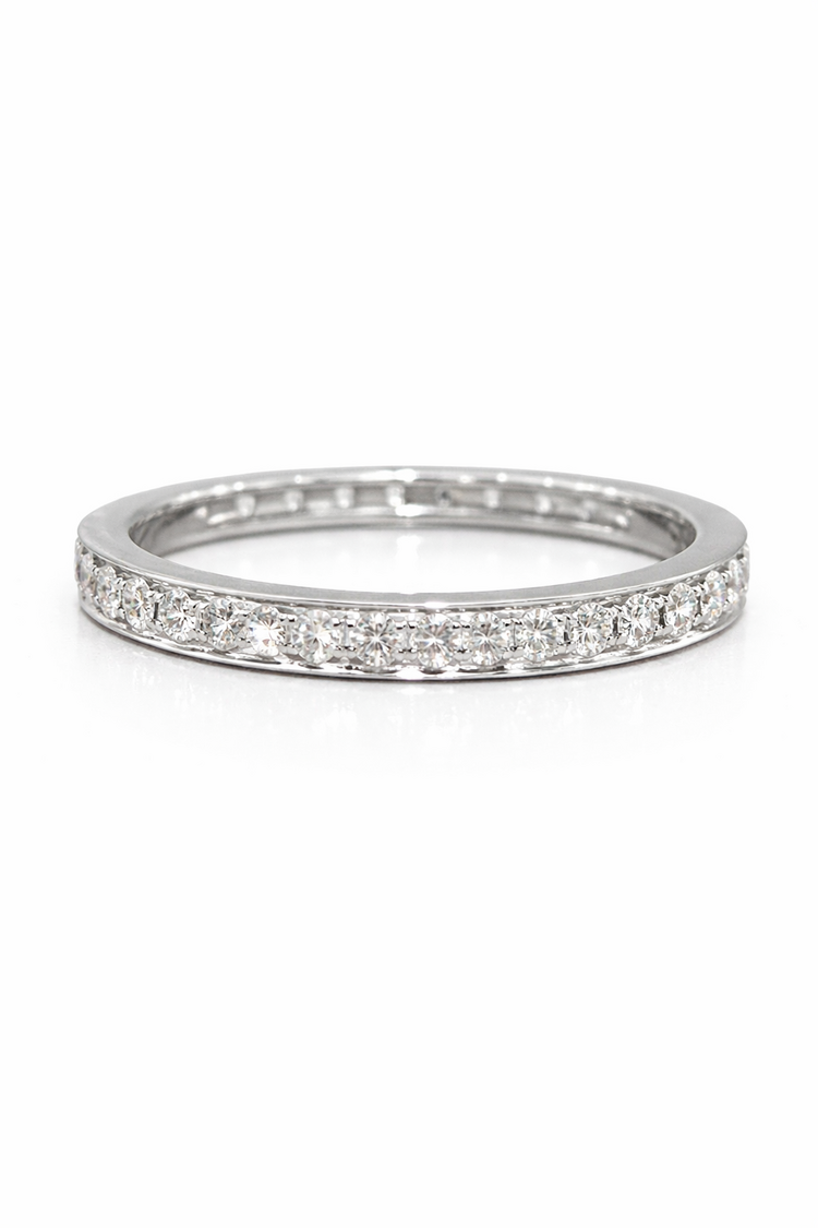 475466 18K WHITE GOLD .65TCW DIAMOND ETERNITY CHANNEL SET BAND (SIZE 6)