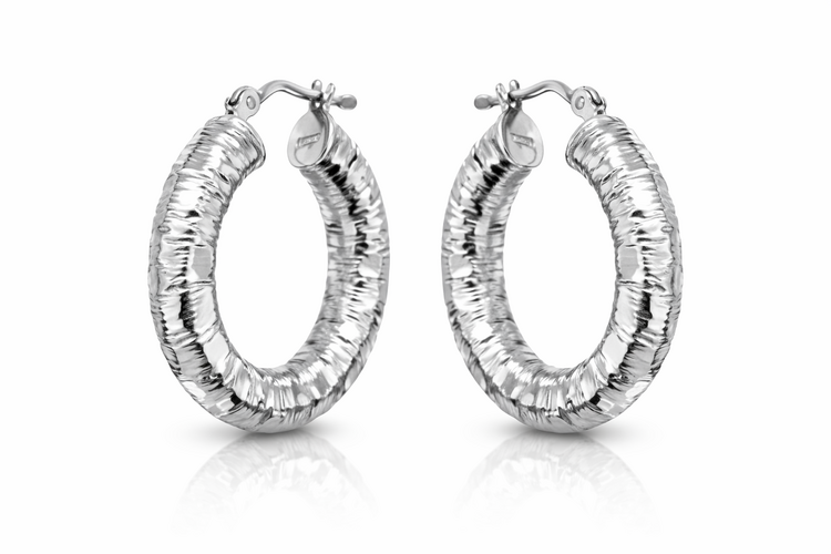 32096 18K WHITE GOLD DIAMOND CUT HAMMERED HOOPS .90''/4.85MM