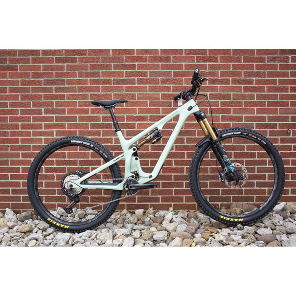Yeti Cycles SB140 XT Lunch Ride EXCLUSIVE Build