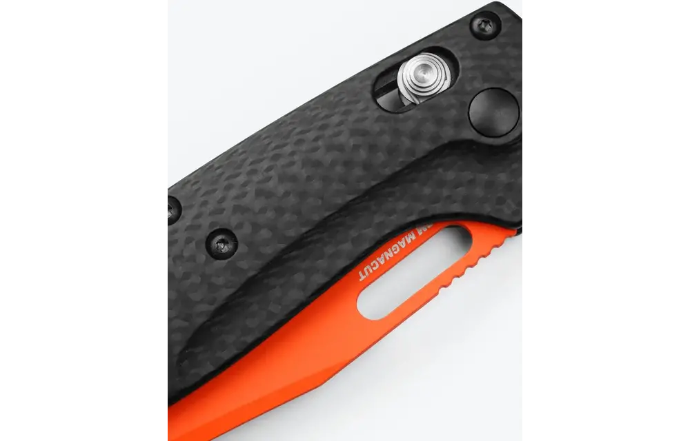 Benchmade TAGGEDOUT® | CARBON FIBER