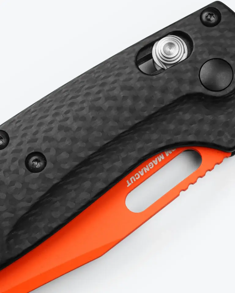 Benchmade TAGGEDOUT® | CARBON FIBER