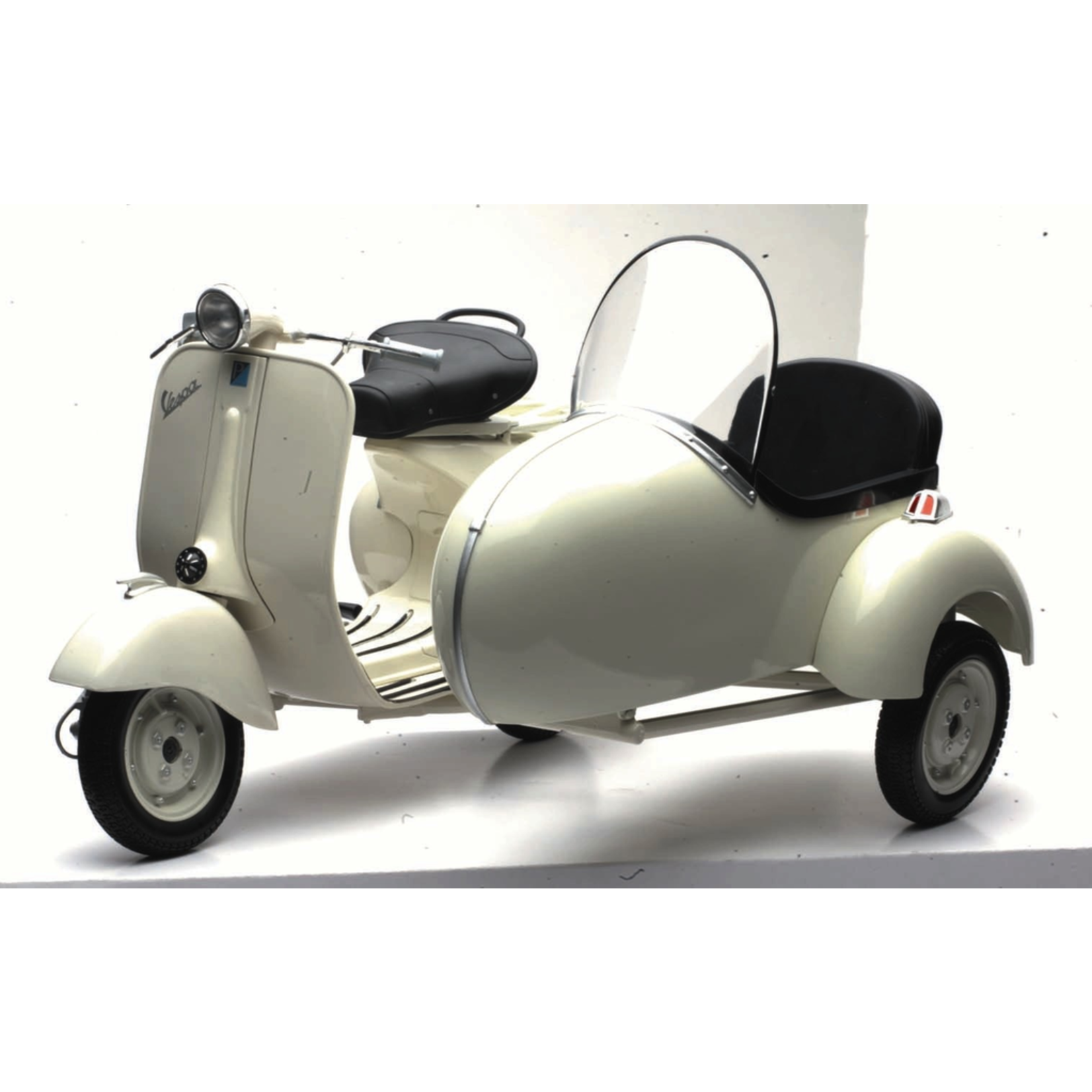 Lifestyle Vespa Scooter Model Toy 1:6 Scale With Side Car