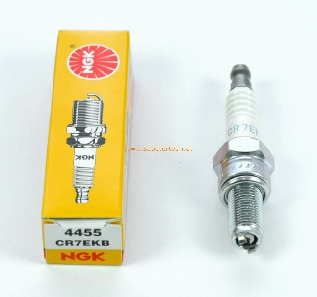 4455 New in Box CR7EKB NGK Spark Plug fits PIAGGIO VESPA Xevo 400 400cc 07-> 