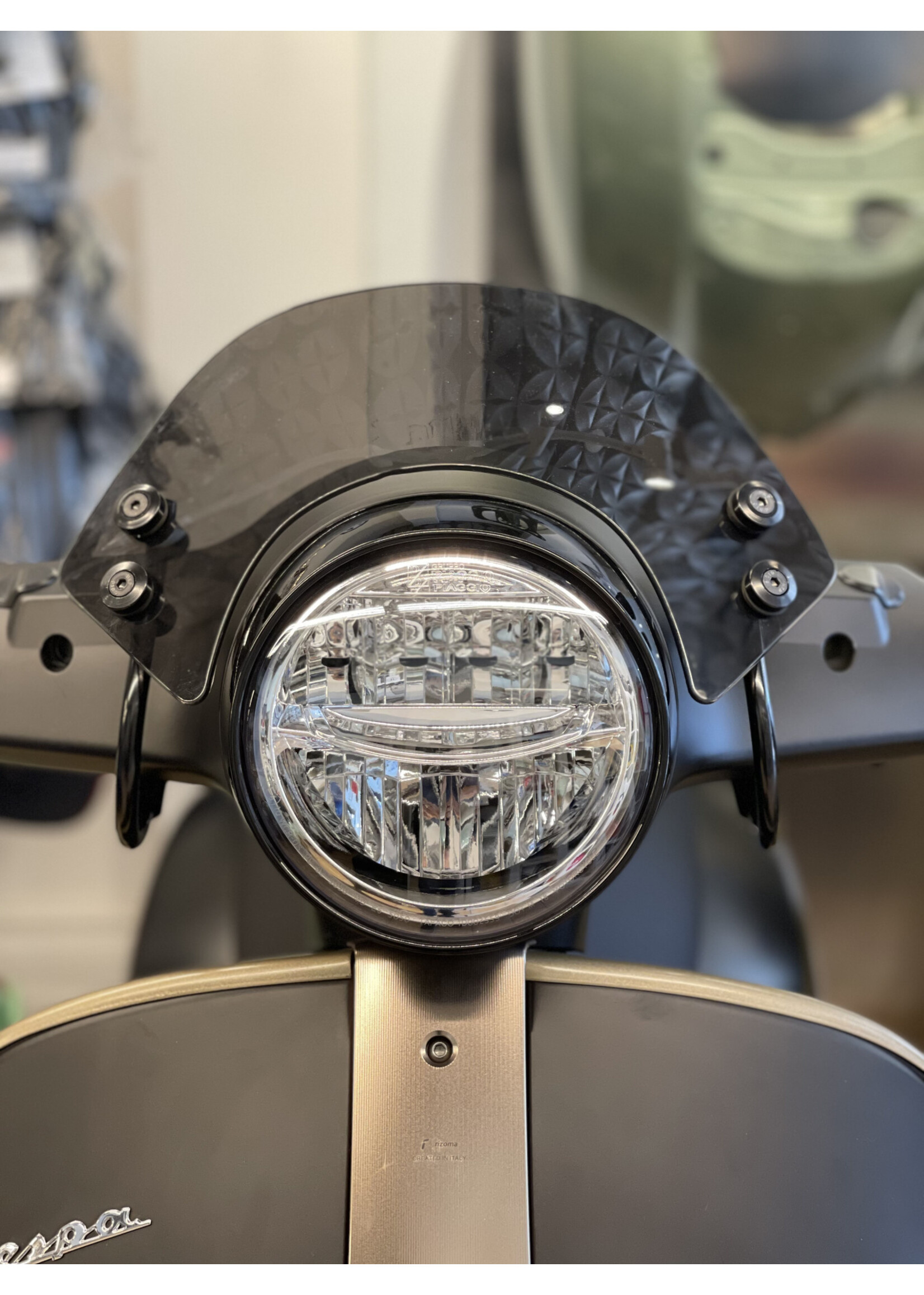 Accessories Windshield, GTS300 HPE Smoked Small (>2022)
