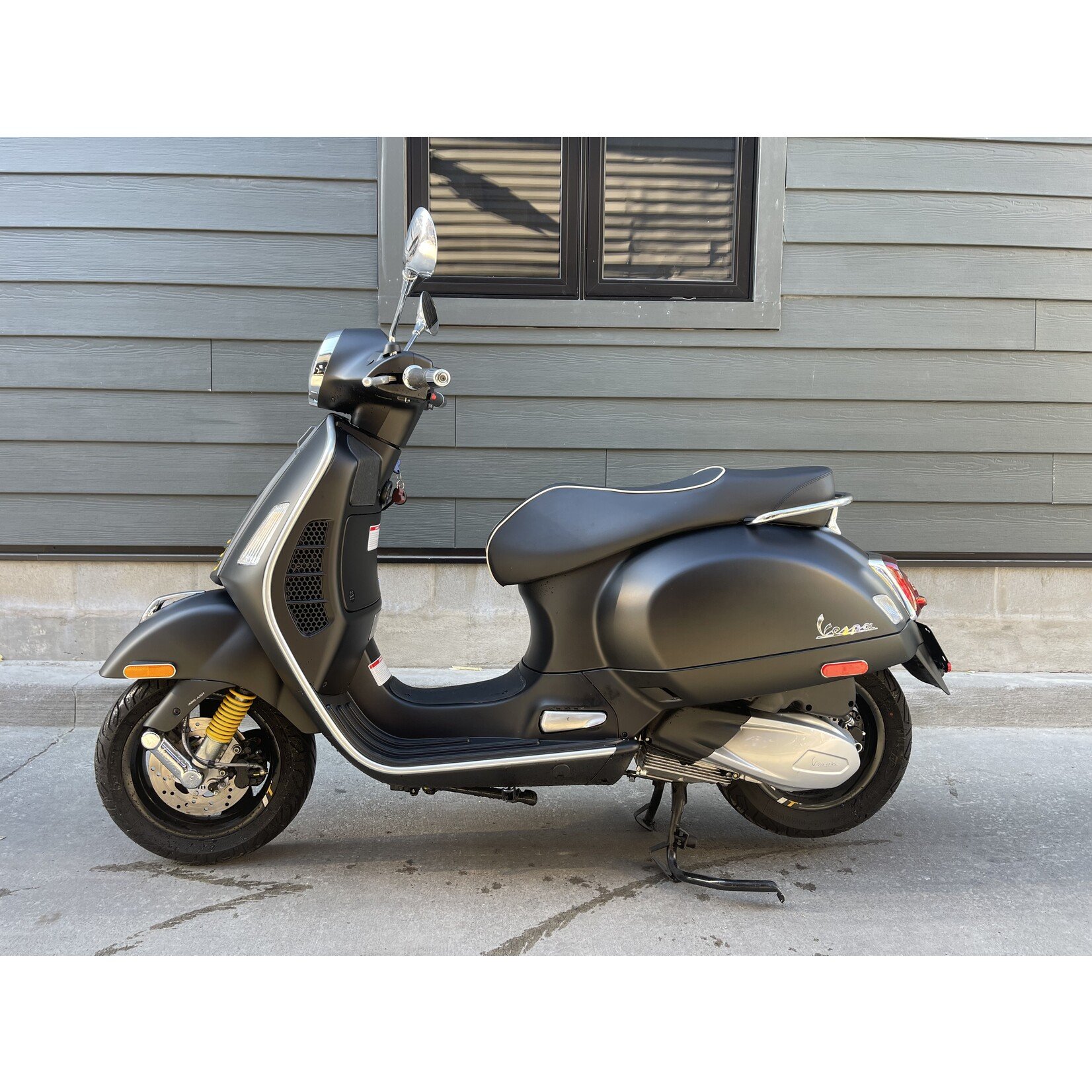 (SOLD) 2021 Vespa GTS300 HPE Supertech Notte Edition