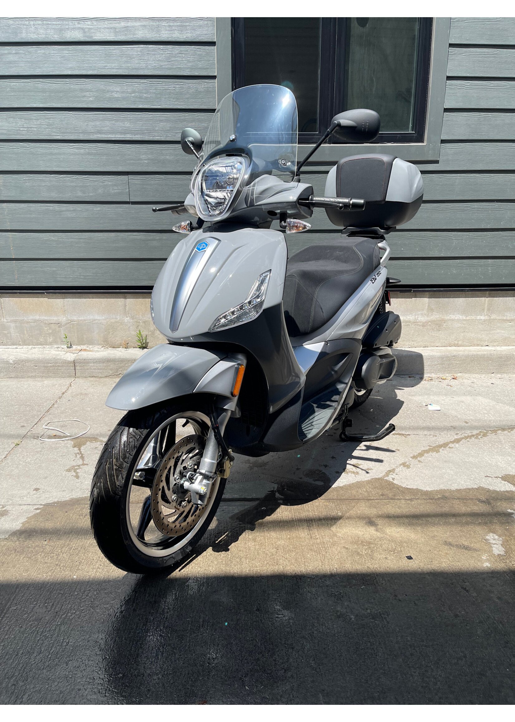 (SOLD) 2021  Piaggio BV350 Grey w/8km