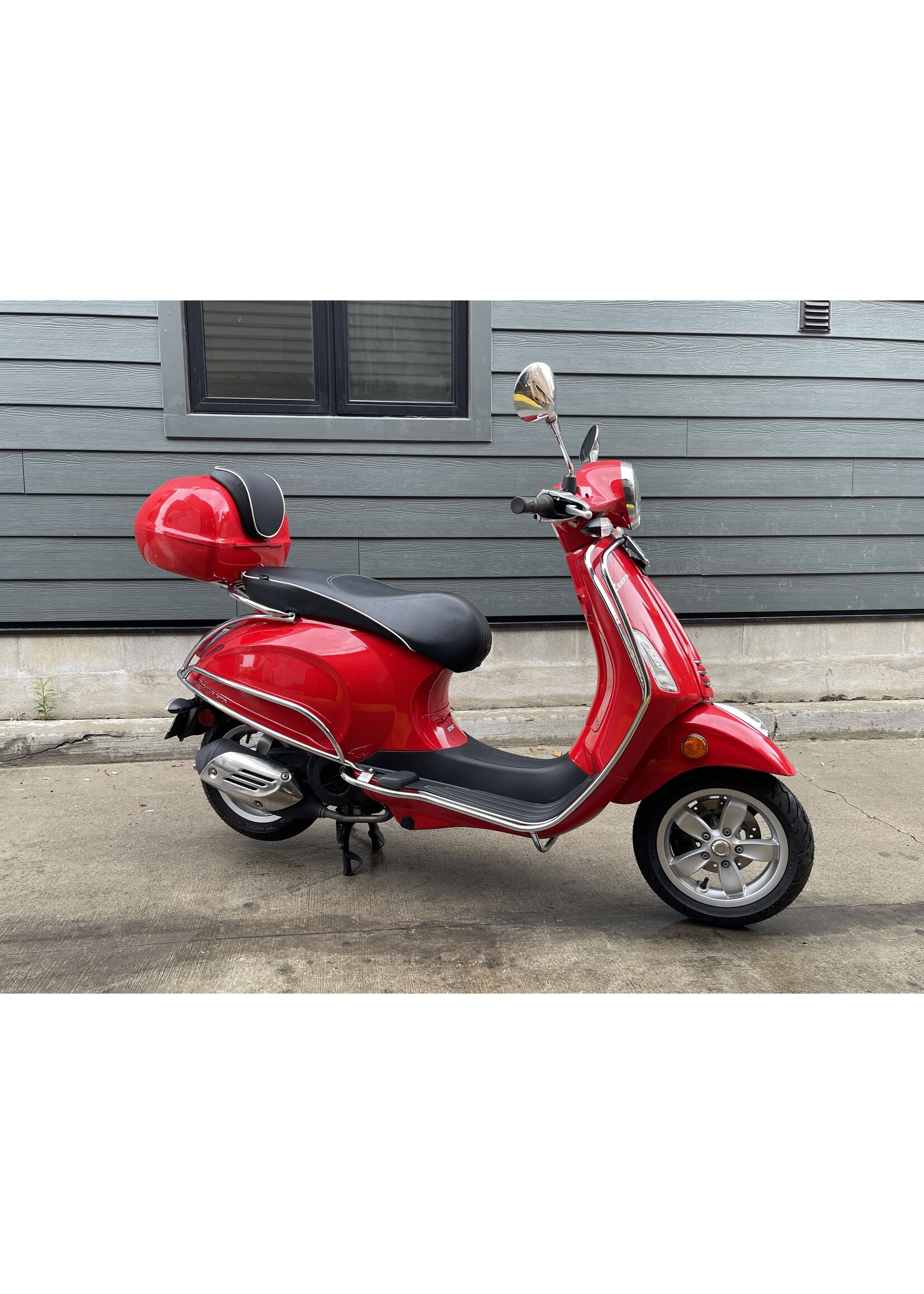 (SOLD) 2015 Primavera 150 Red w/2582km