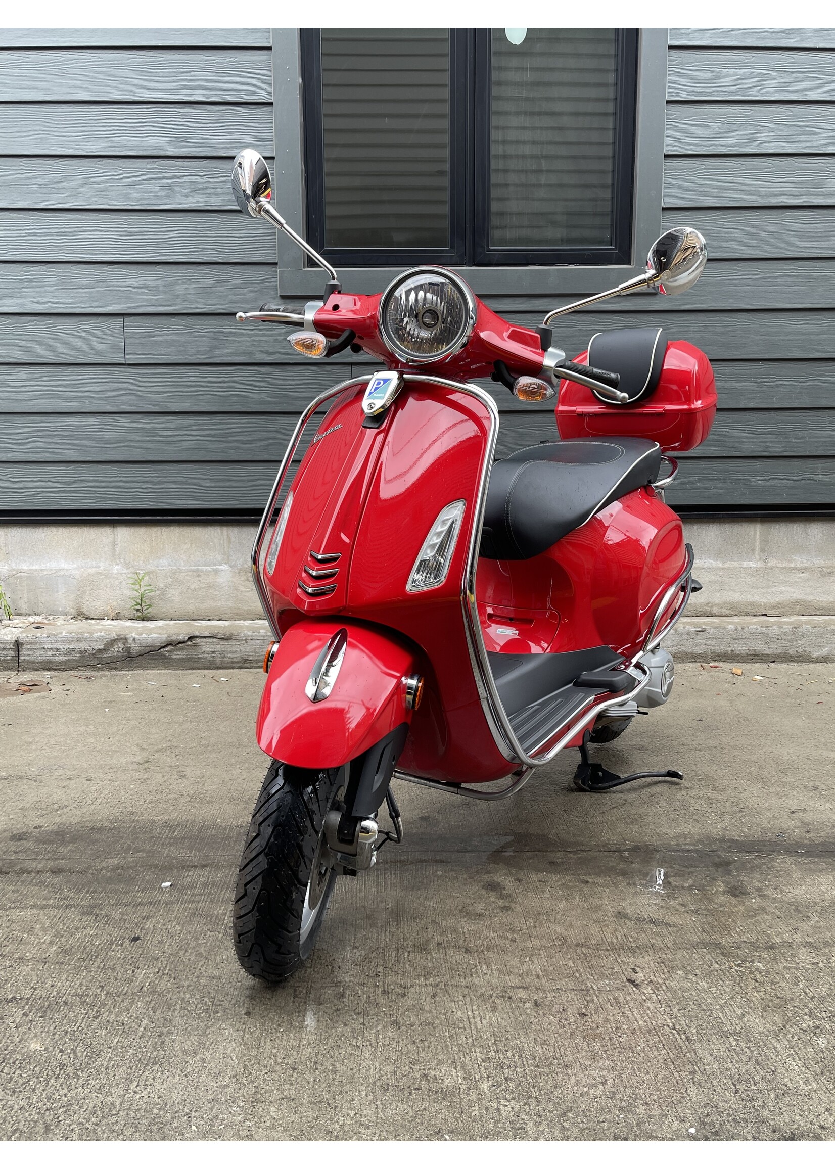 (SOLD) 2015 Primavera 150 Red w/2582km
