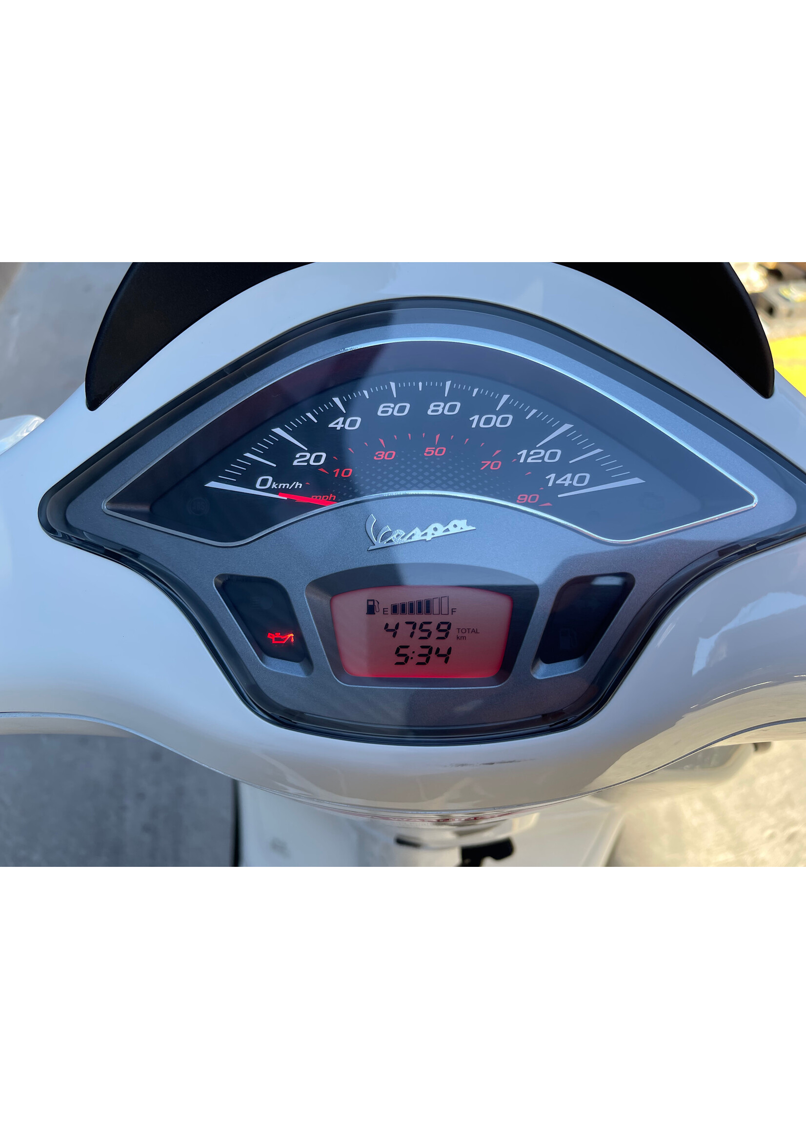 (SOLD) 2021 Vespa Sprint 150 Racing 60's White w/4759km