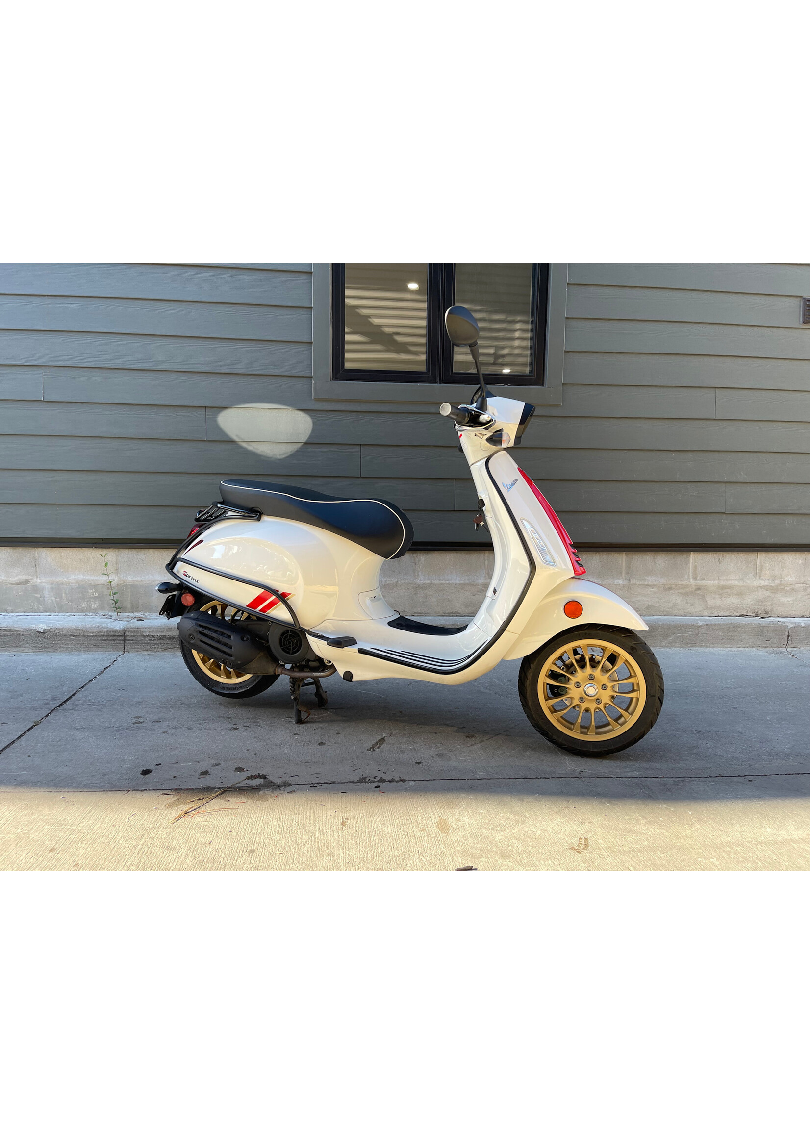 (SOLD) 2021 Vespa Sprint 150 Racing 60's White w/4759km