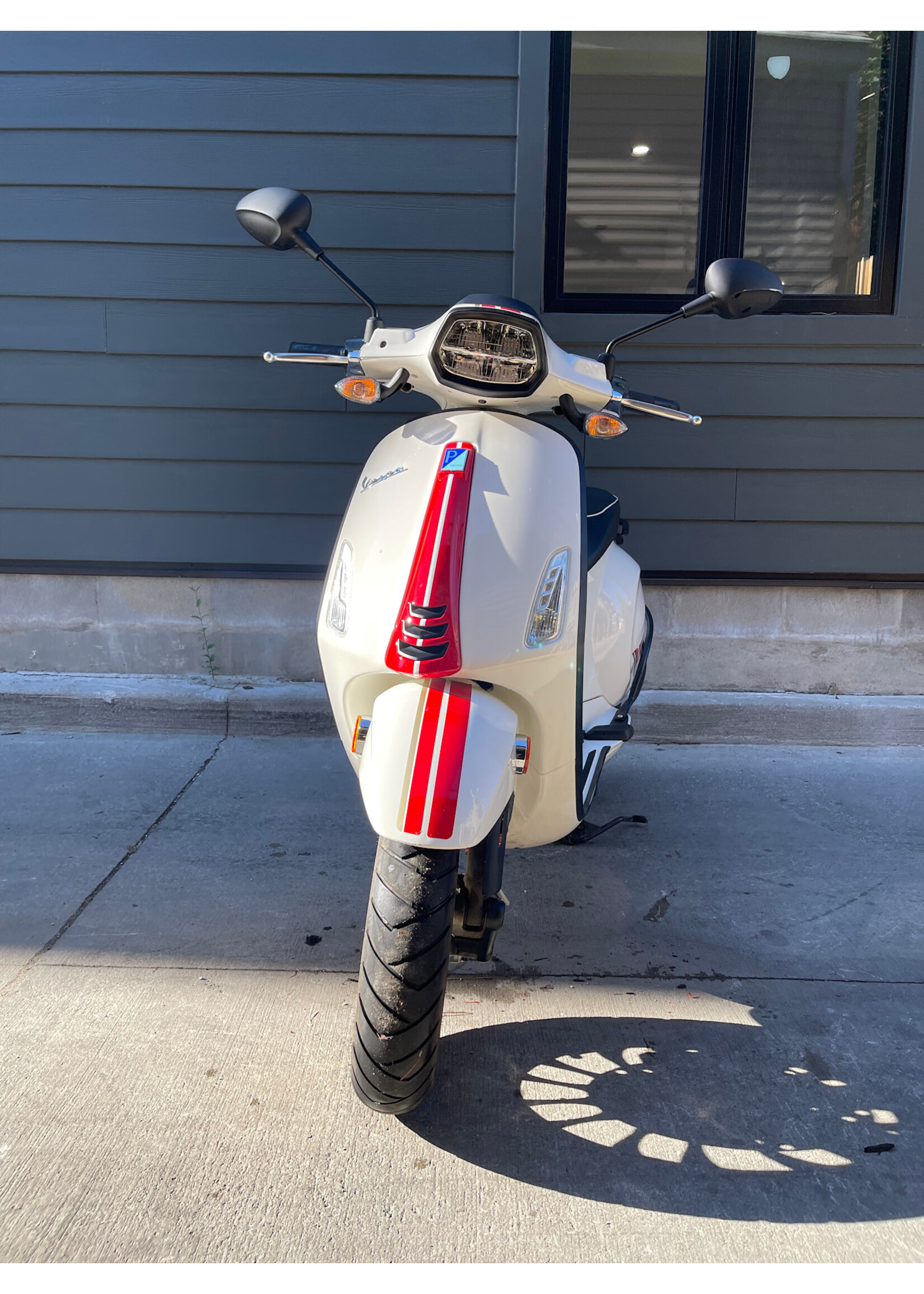 (SOLD) 2021 Vespa Sprint 150 Racing 60's White w/4759km