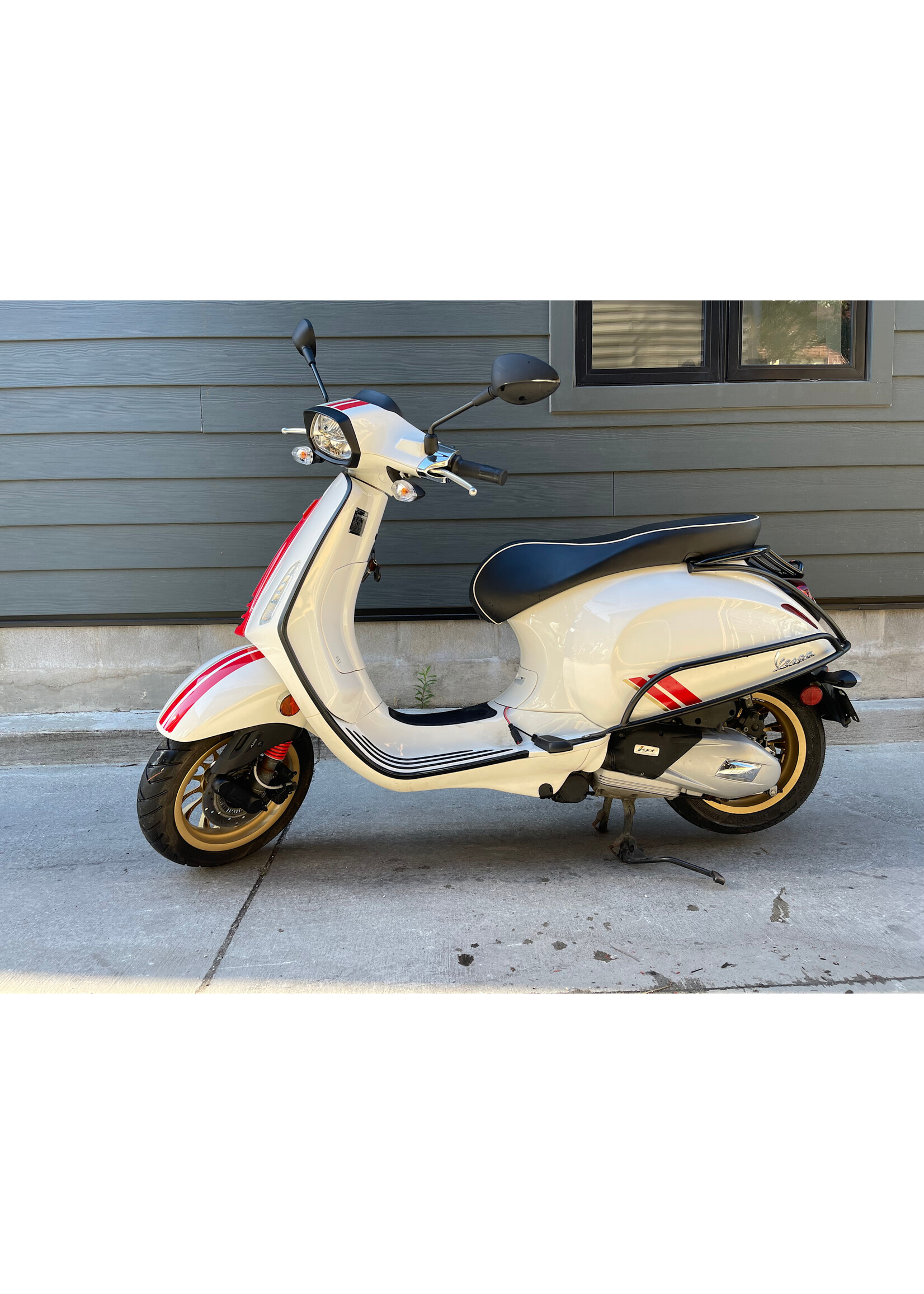 (SOLD) 2021 Vespa Sprint 150 Racing 60's White w/4759km