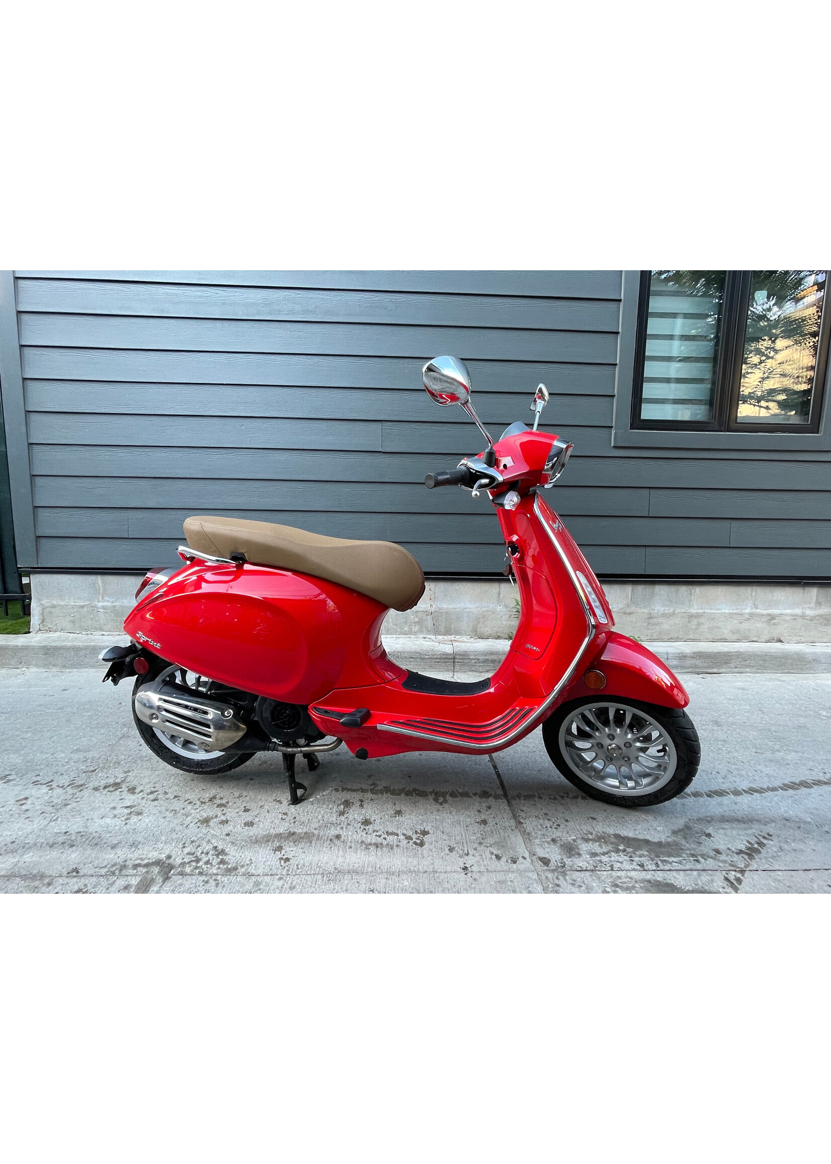 (SOLD) 2017 Vespa Sprint 150 red w/6331km
