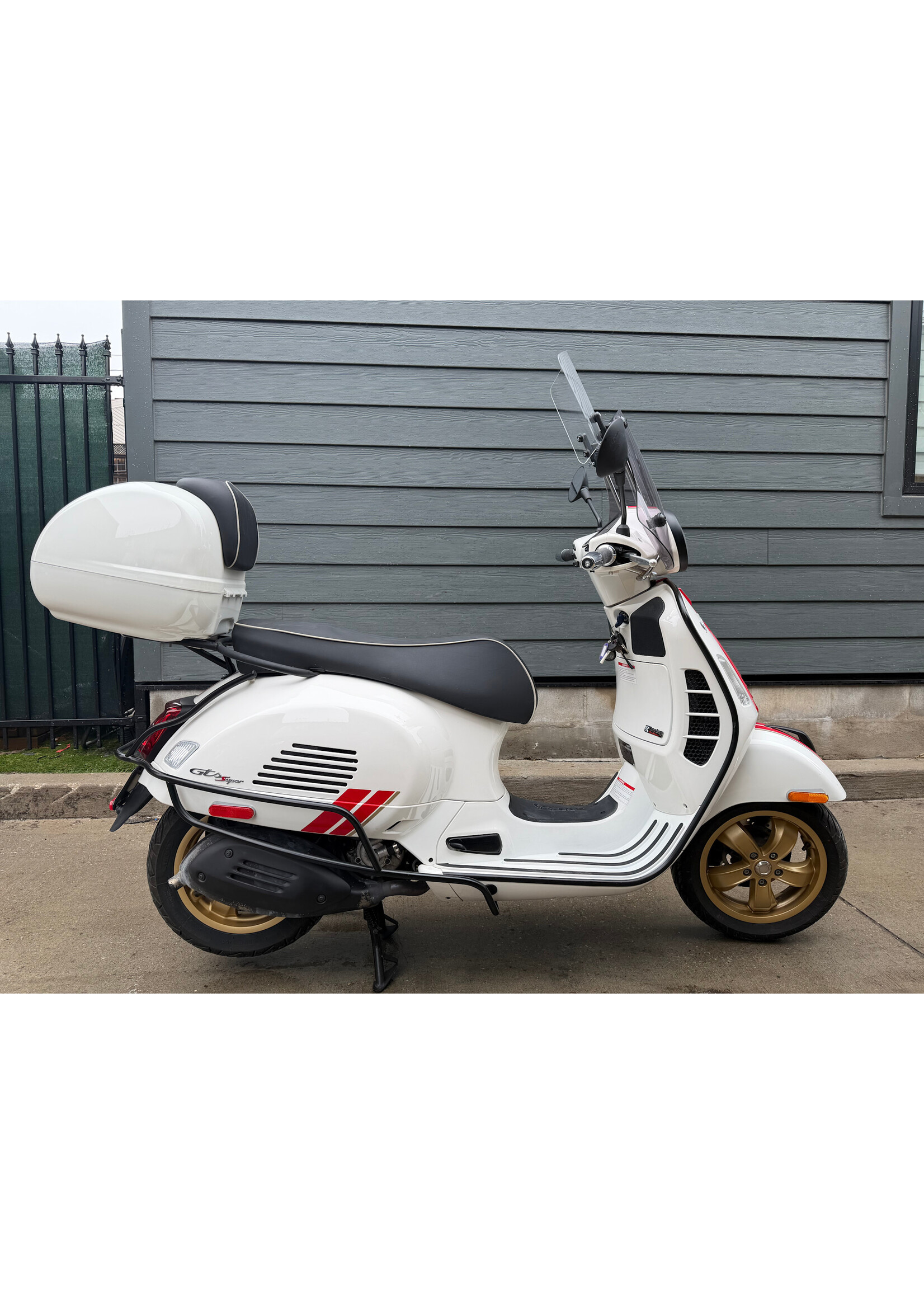 2022 Vespa GTS300 HPE Racing 60's White w/12559km
