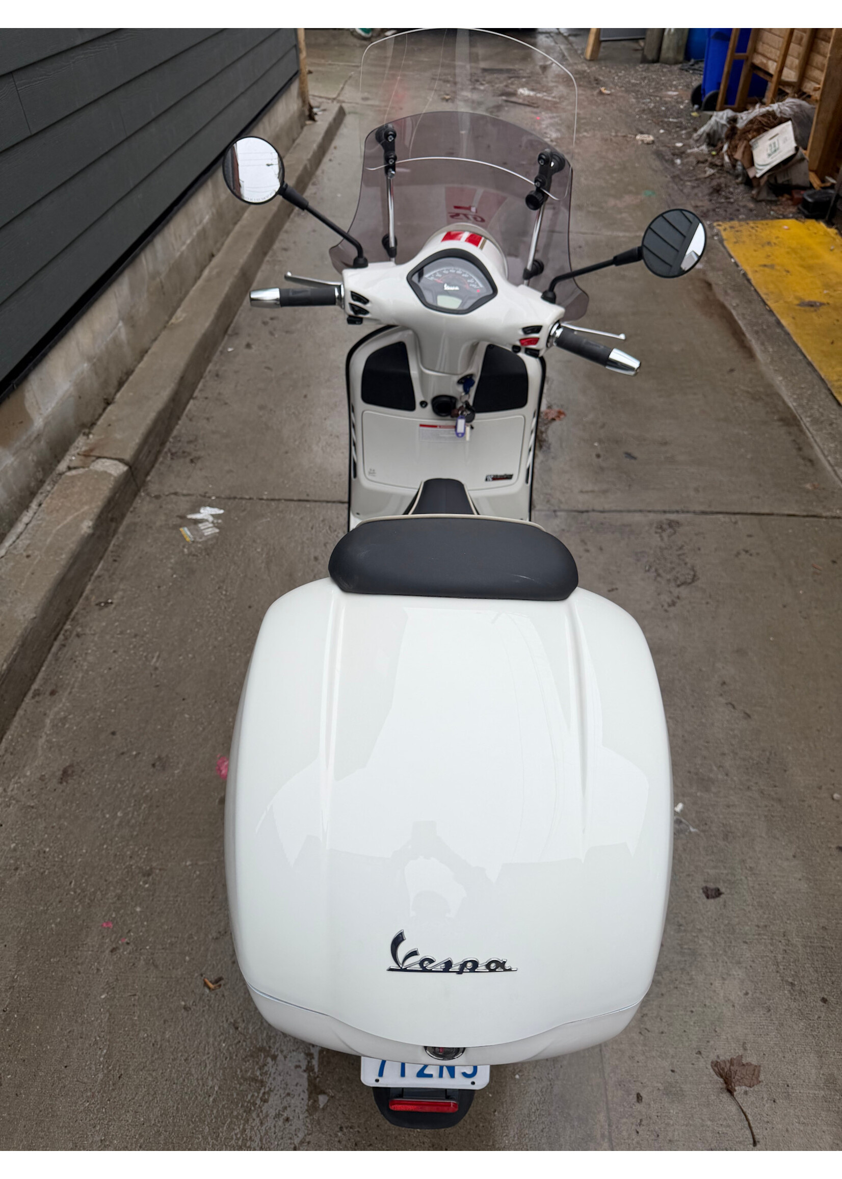 2022 Vespa GTS300 HPE Racing 60's White w/12559km