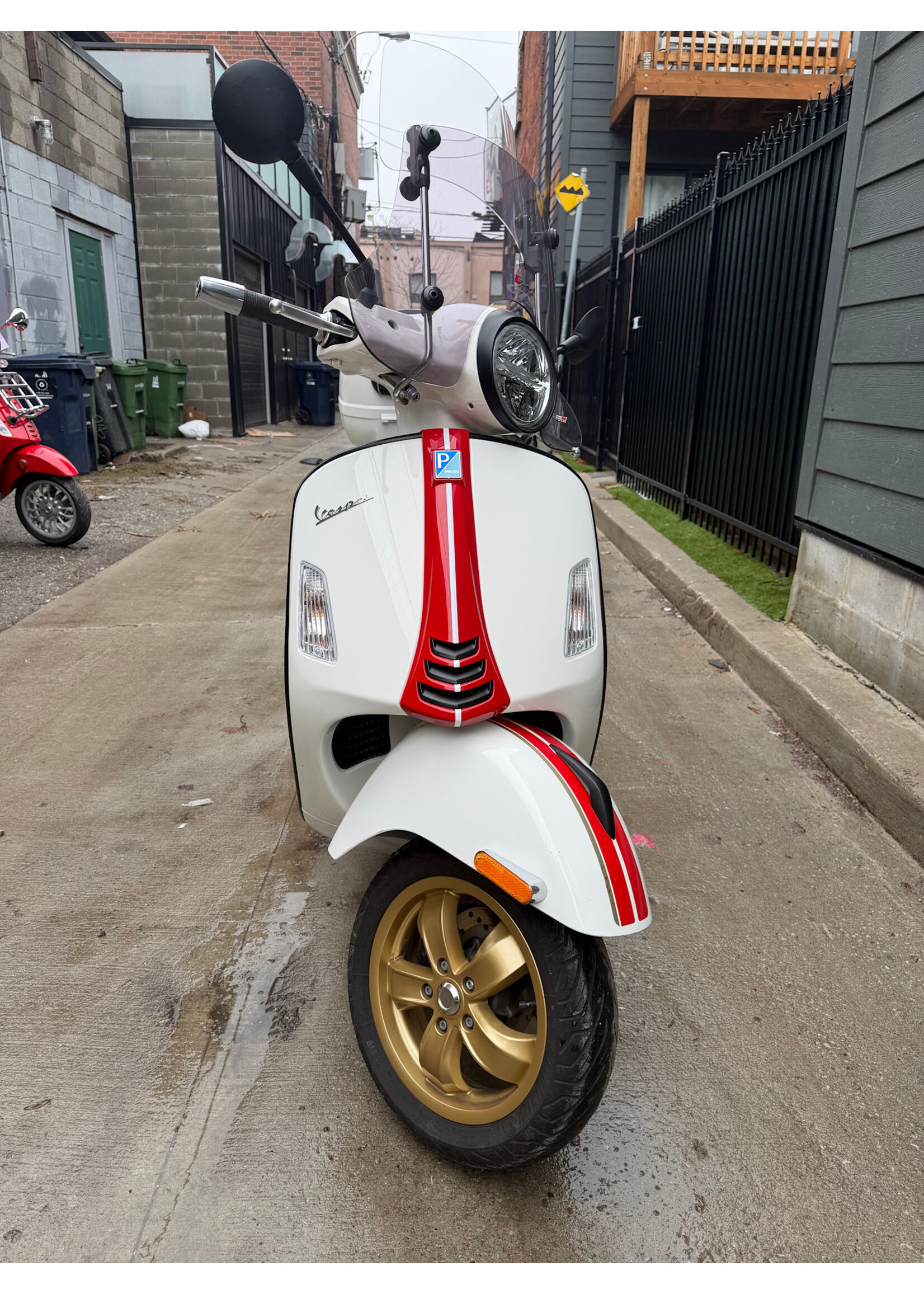 2022 Vespa GTS300 HPE Racing 60's White w/12559km