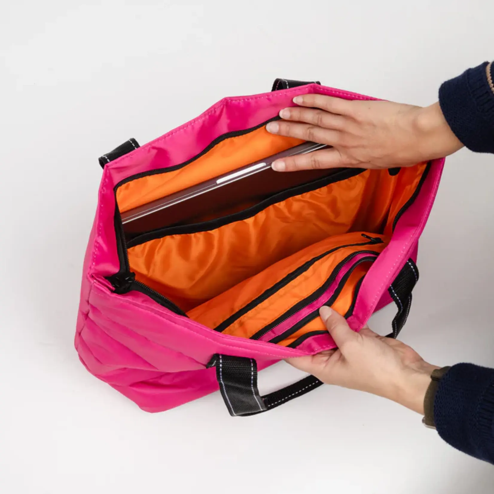 SCOUT Bags Layover Tote Medium Bag Pink Puffer