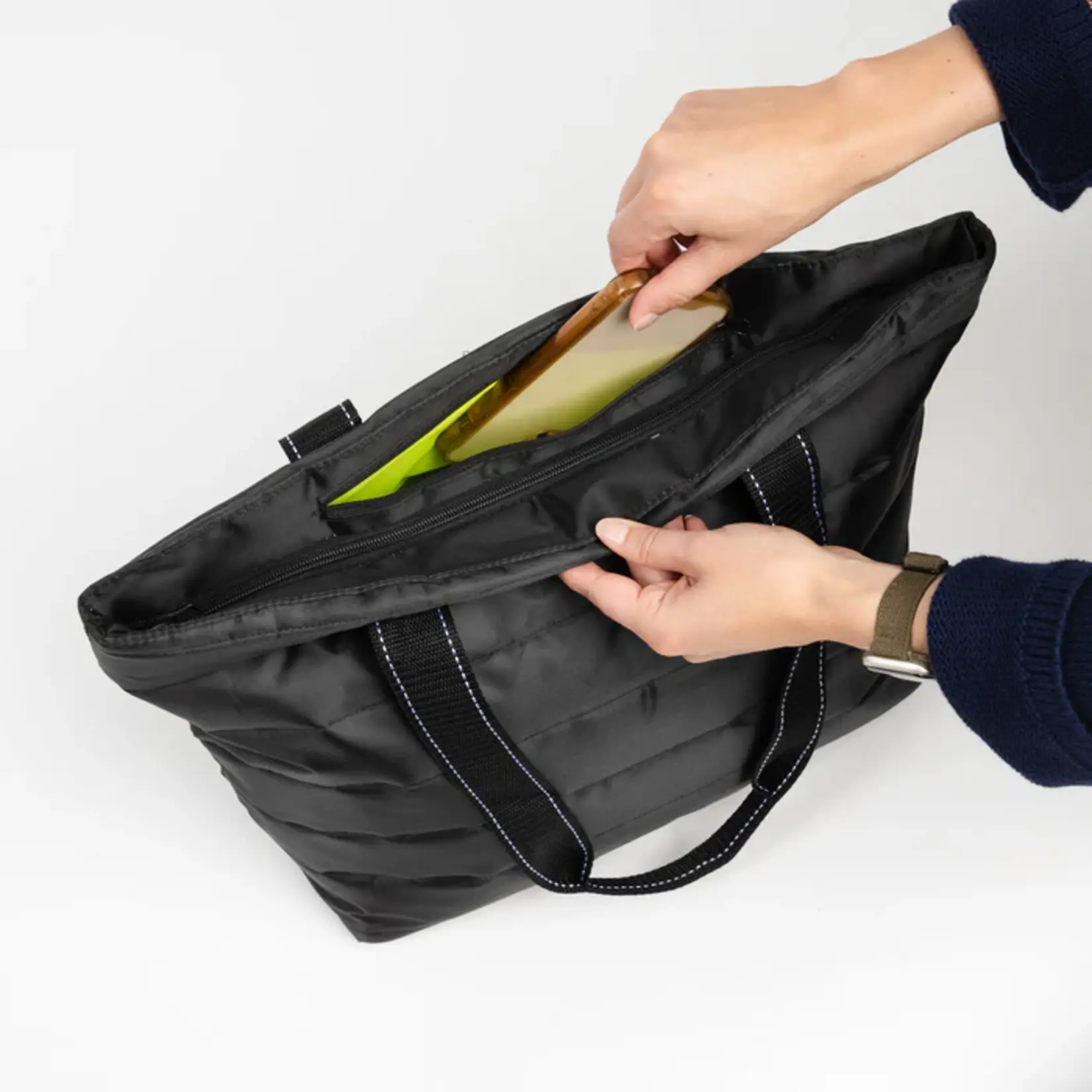 SCOUT Bags Layover Tote Medium Bag Black Puffer