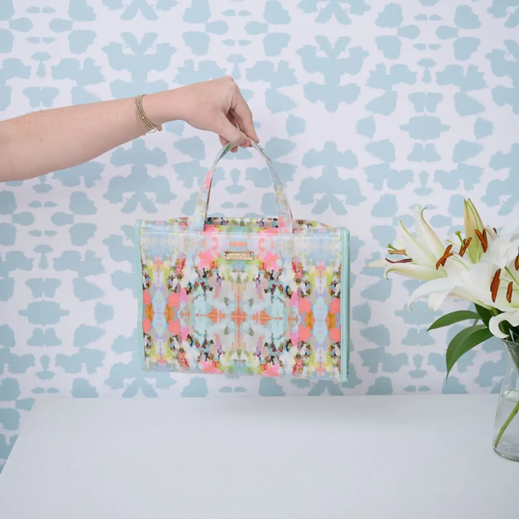 Laura Park Hanging Travel Case Brooks Avenue