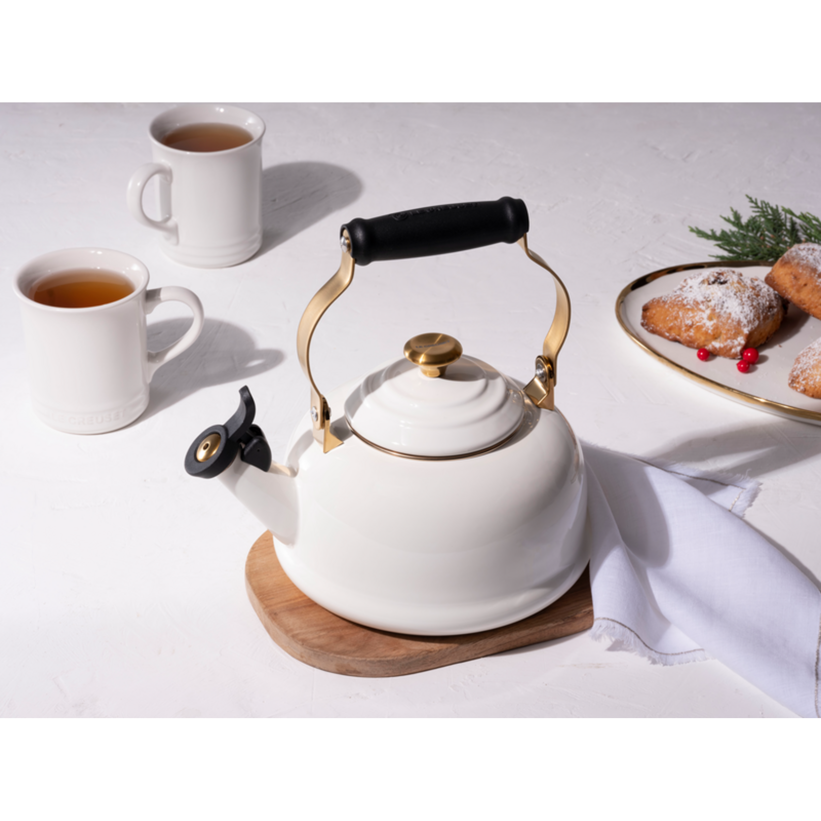 Le Creuset Noel Collection Whistling Kettle 1.7 Qt. White Signature - Light Gold
