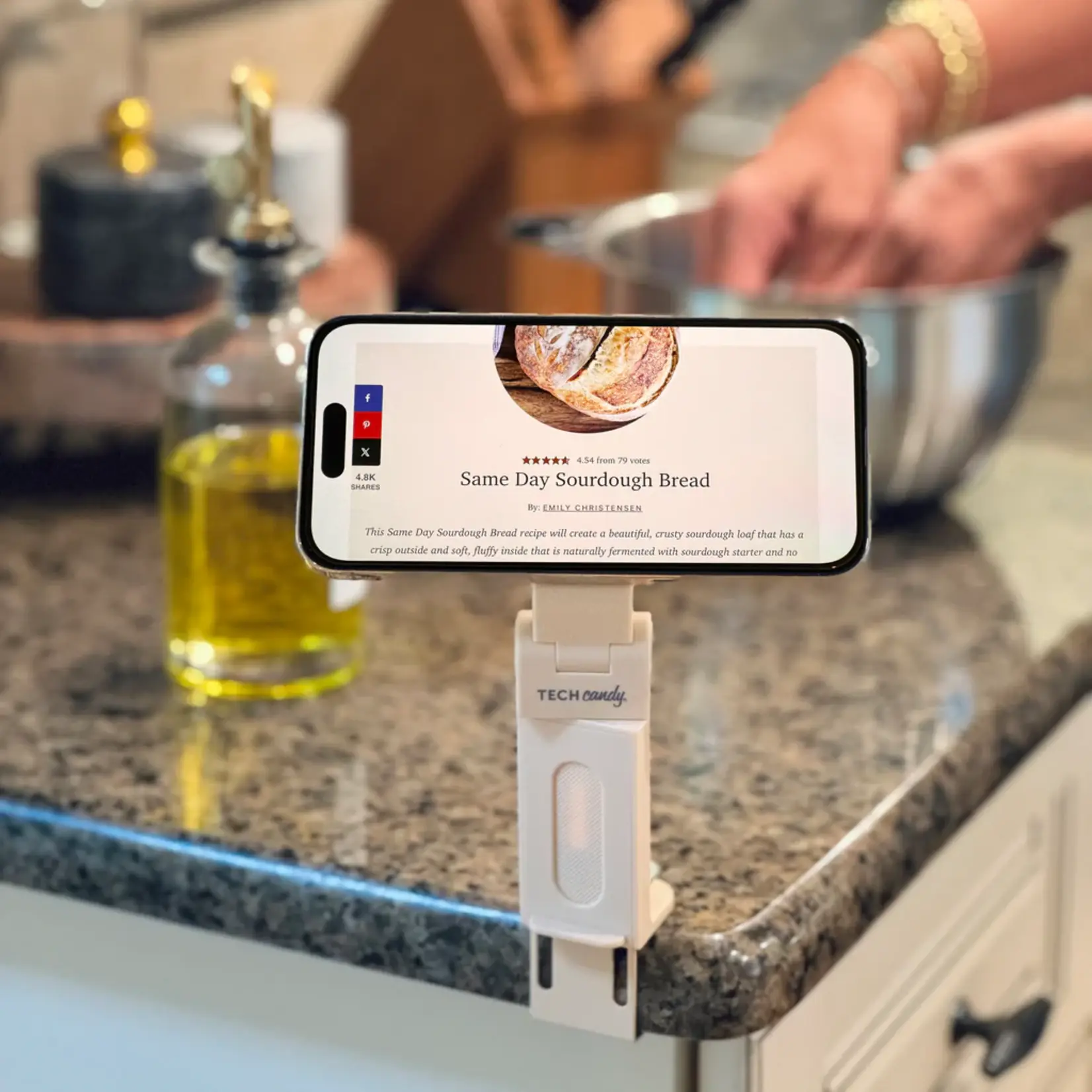 Tech Candy Hold It Right There : Natural/Gray