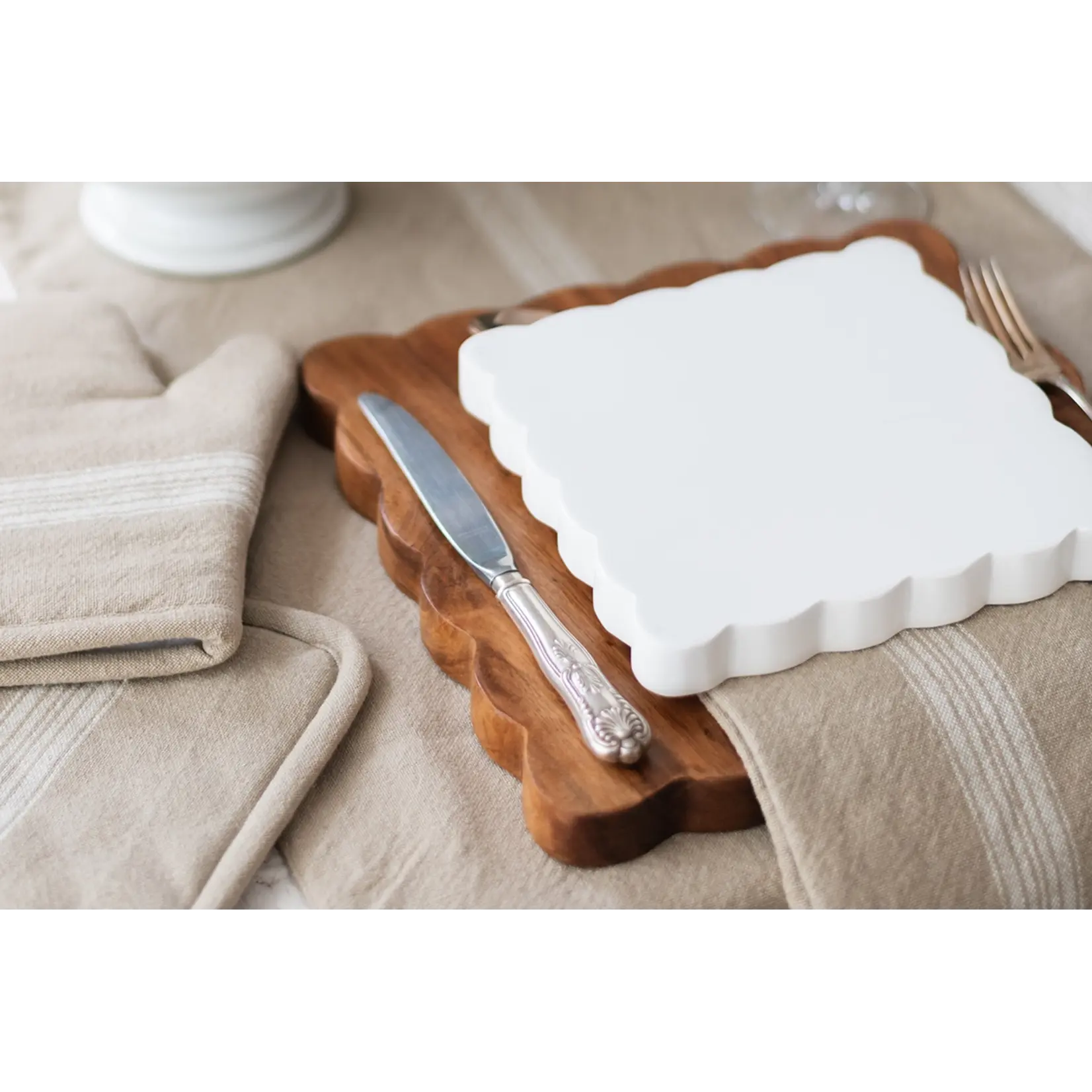 Etu Home Scalloped Square Cutting Board Medium