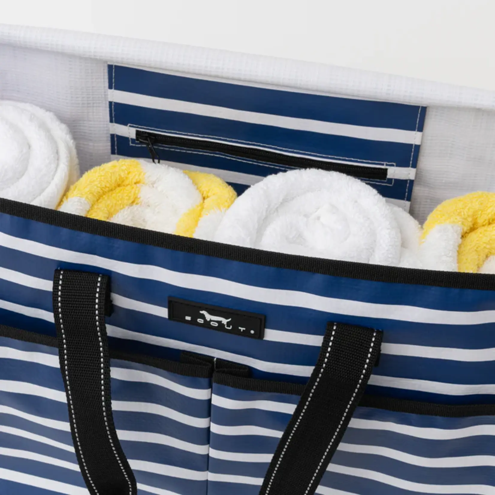 SCOUT Bags Ben Pocket Tote Rum Runner