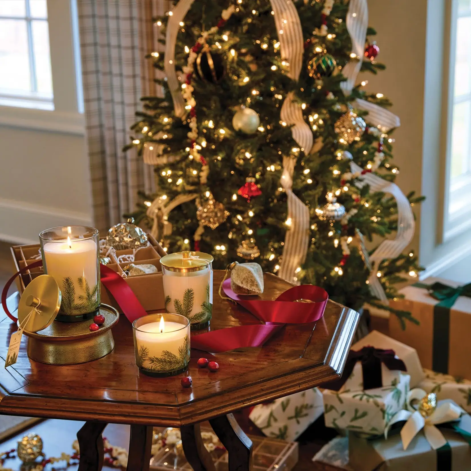 Thymes Frasier Fir Heritage Large Pine Needle Luminary