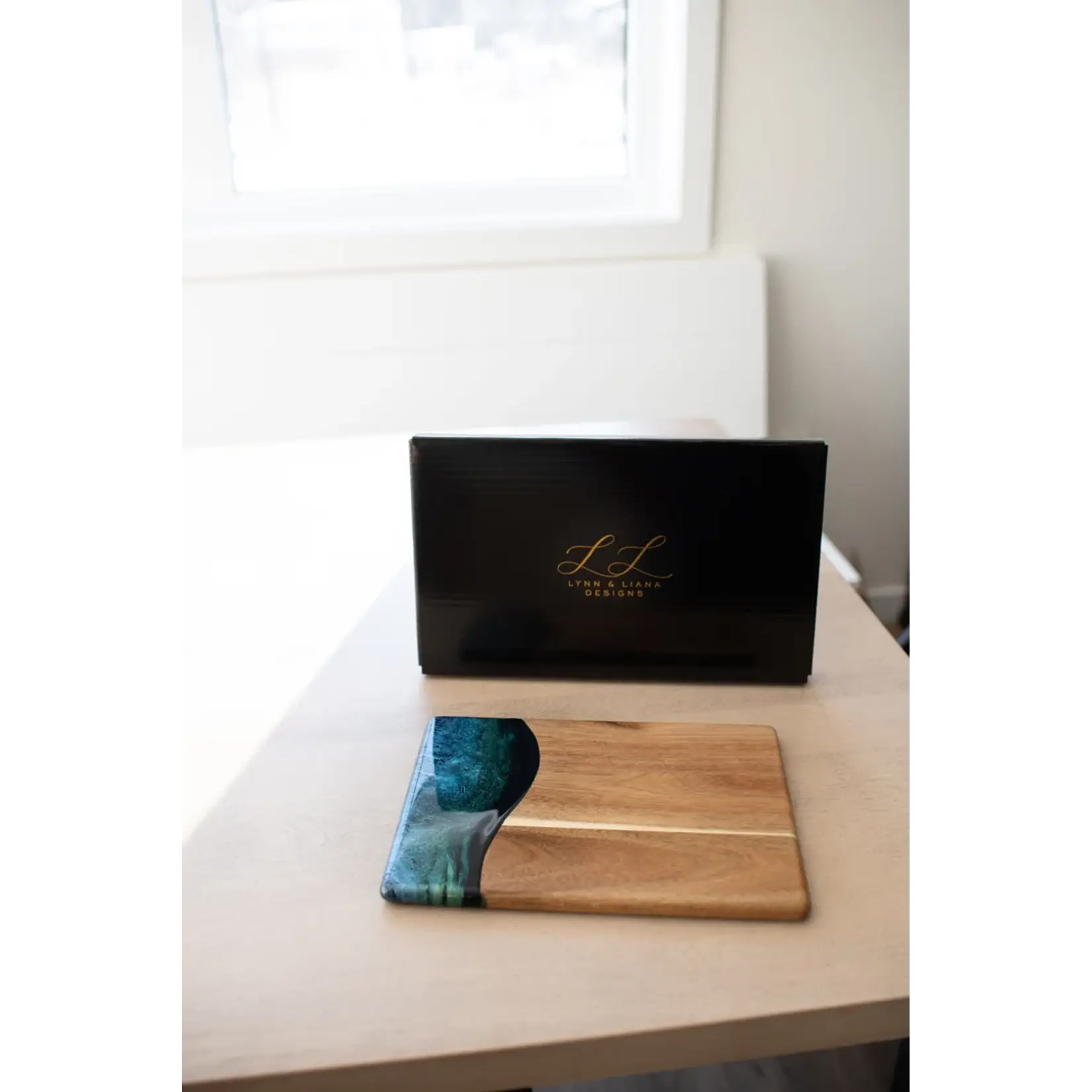 Lynn & Liana Designs Acacia Date Night Board Northern Lights