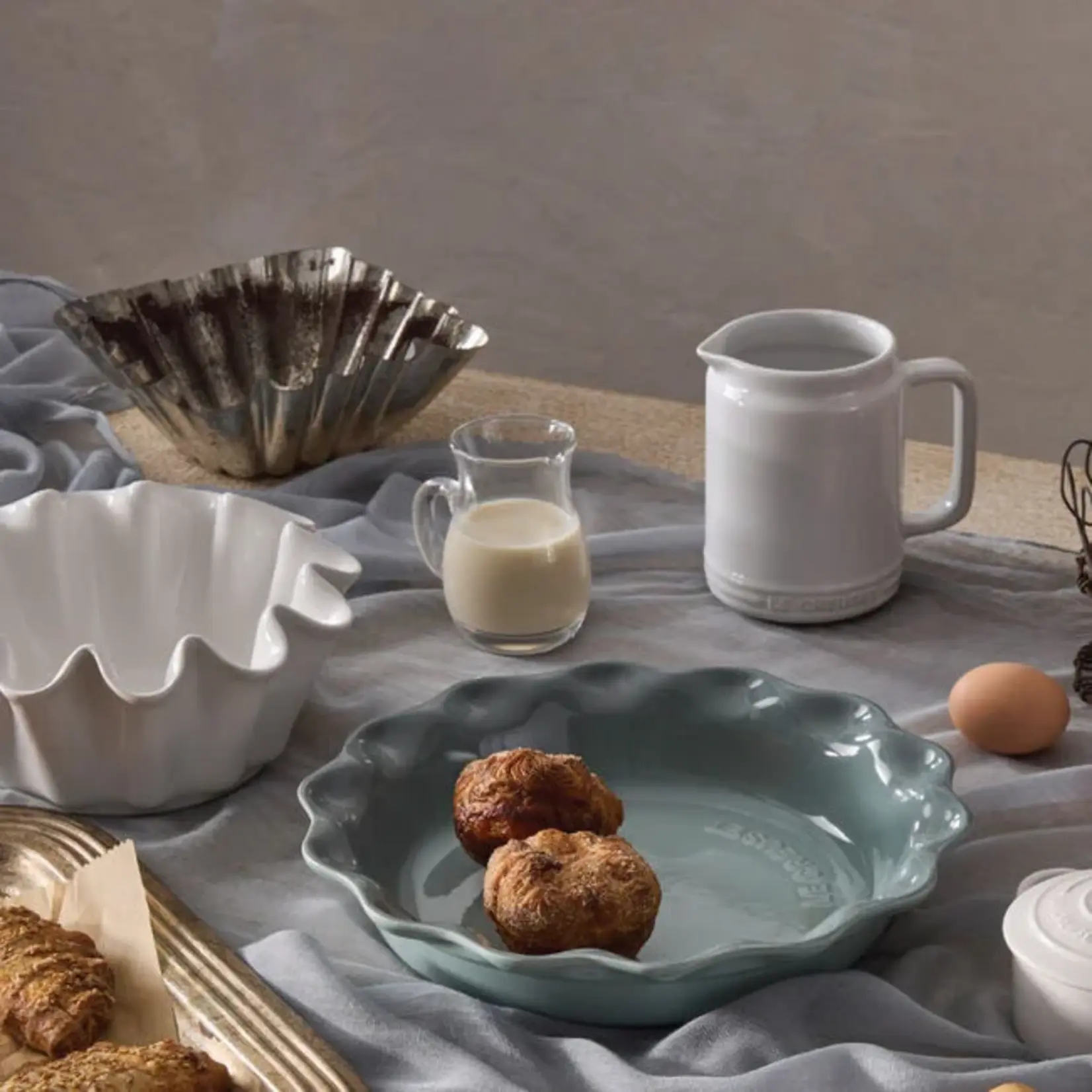 Le Creuset Heritage Fluted Pie Dish 9 in Sea Salt