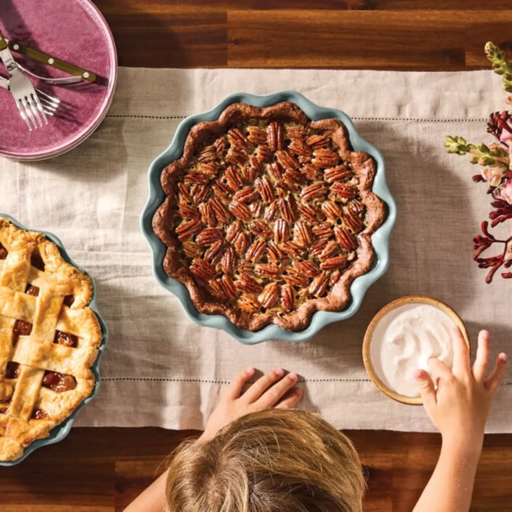 Le Creuset Heritage Fluted Pie Dish 9 in Sea Salt