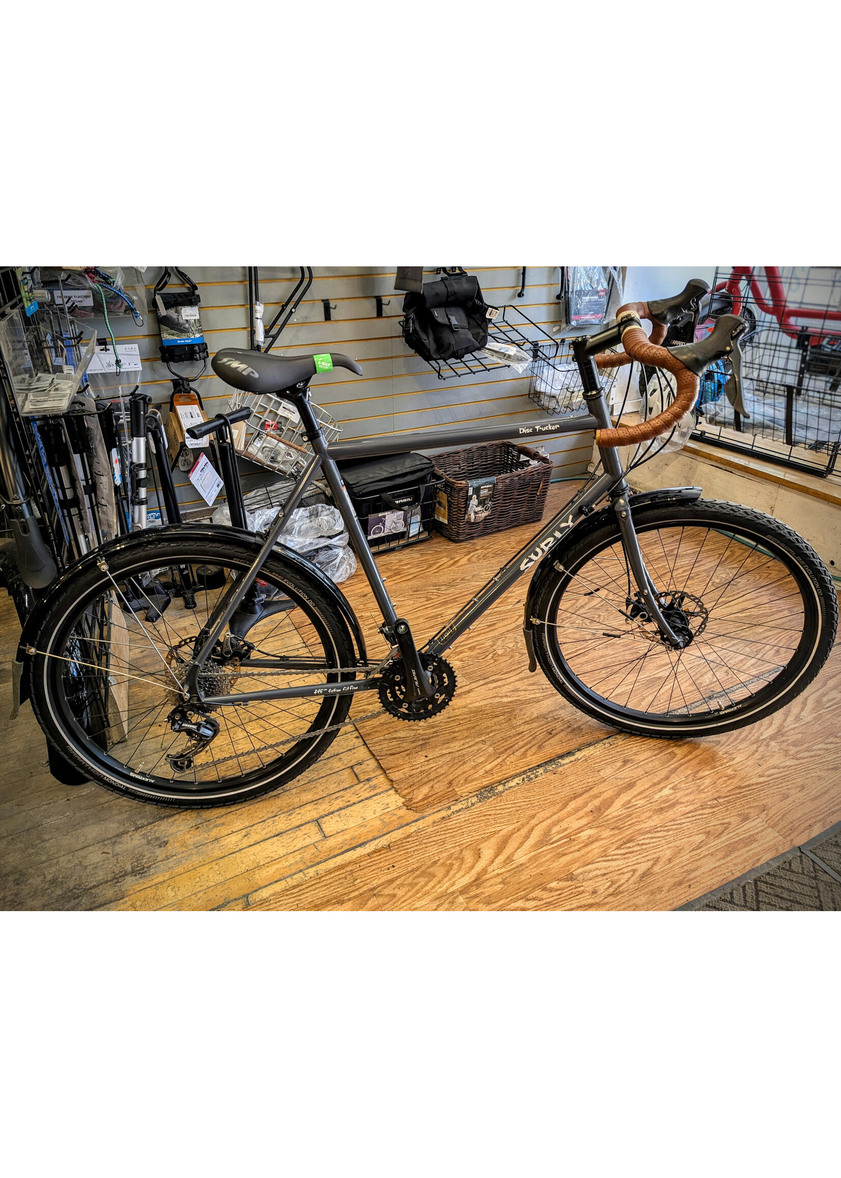 Surly Vélo Usagé Surly Disc Trucker 2021 Sur Mesure, Gris, 56 cm