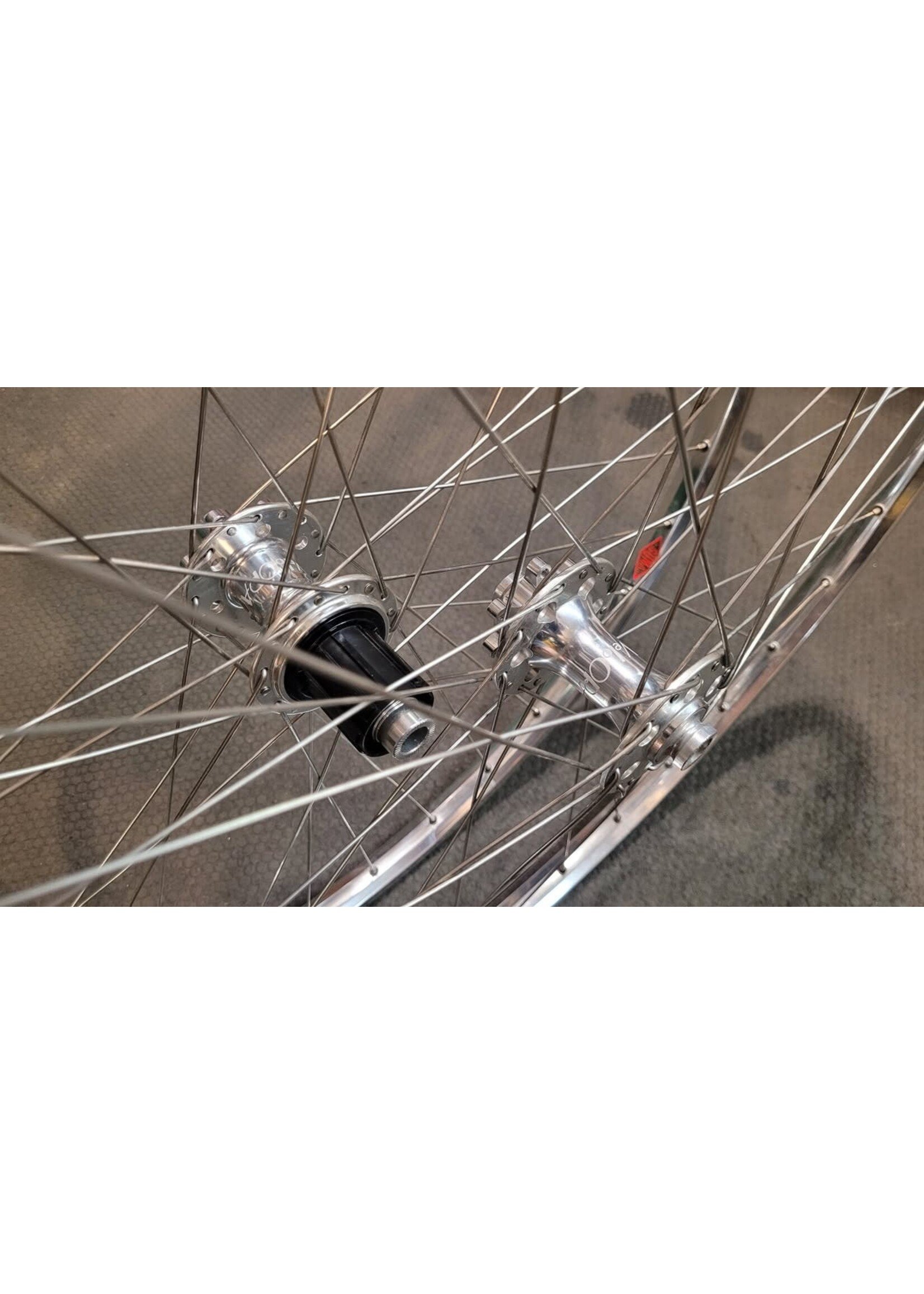 Gros Vélo Paire de Roues 650B montées à la main: Moyeux Velo Orange Disc, Jantes Soma Weymouth, 32 rayons Sapim Race, Argent