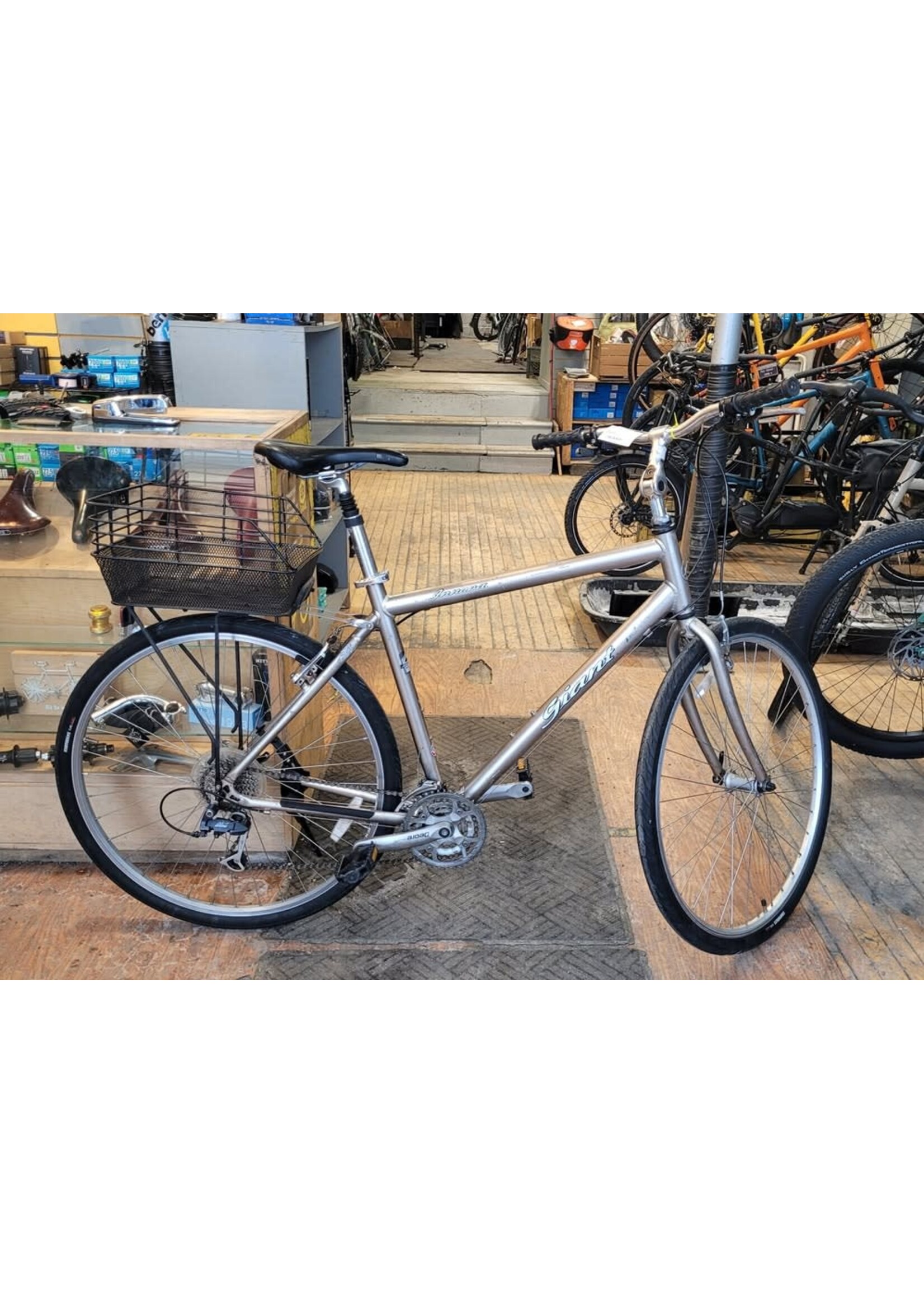 Gros Vélo Vélo Usagé Giant Innova, Trés Grand