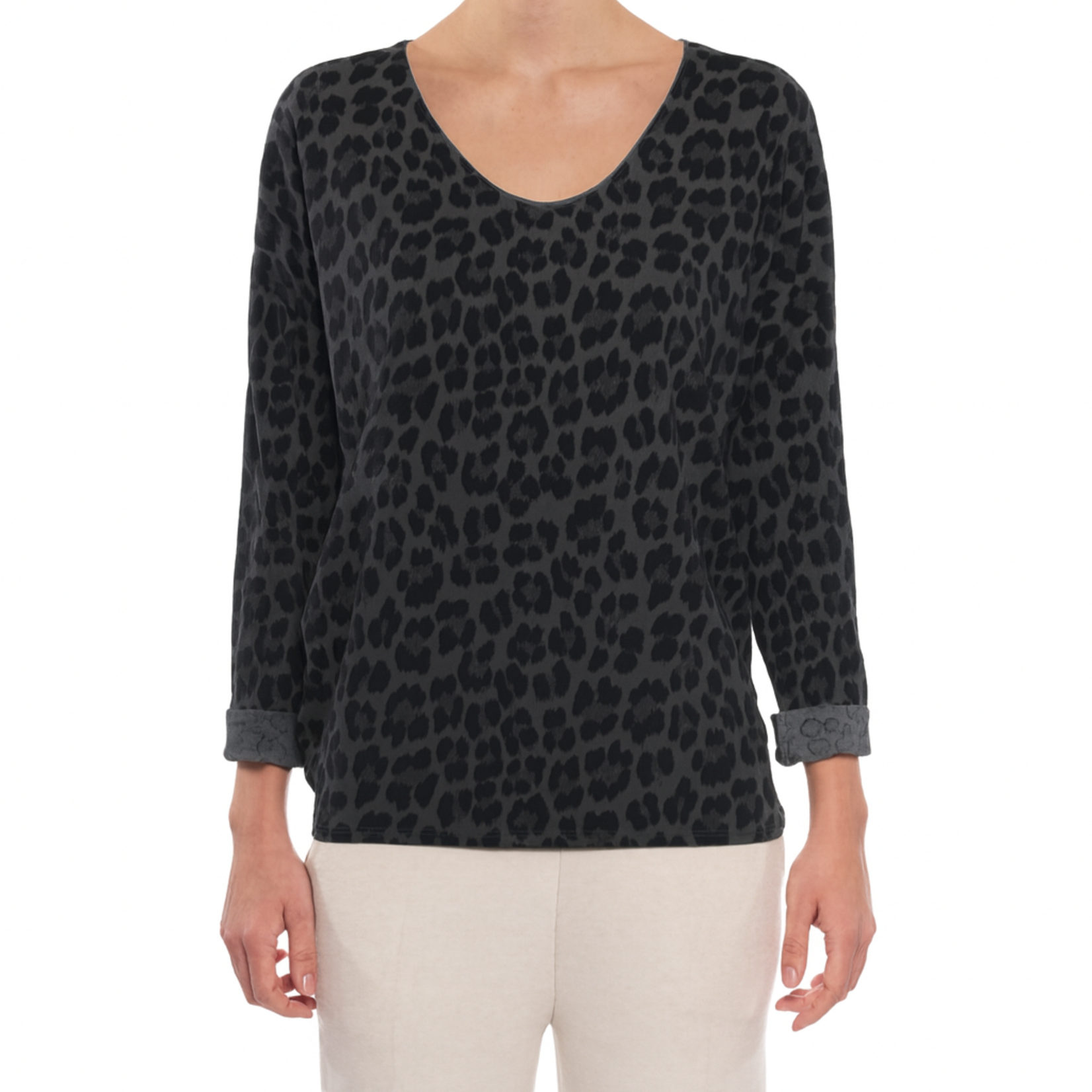 Eternelle Women - Leopard Print V-Neck Top