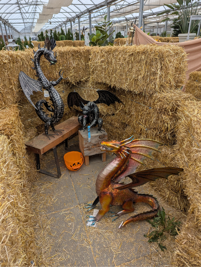 Decor dragon guarding a maze passage