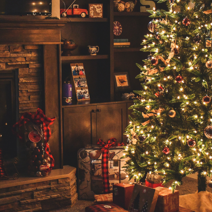 Holiday greenery and sparkling tabletop décor