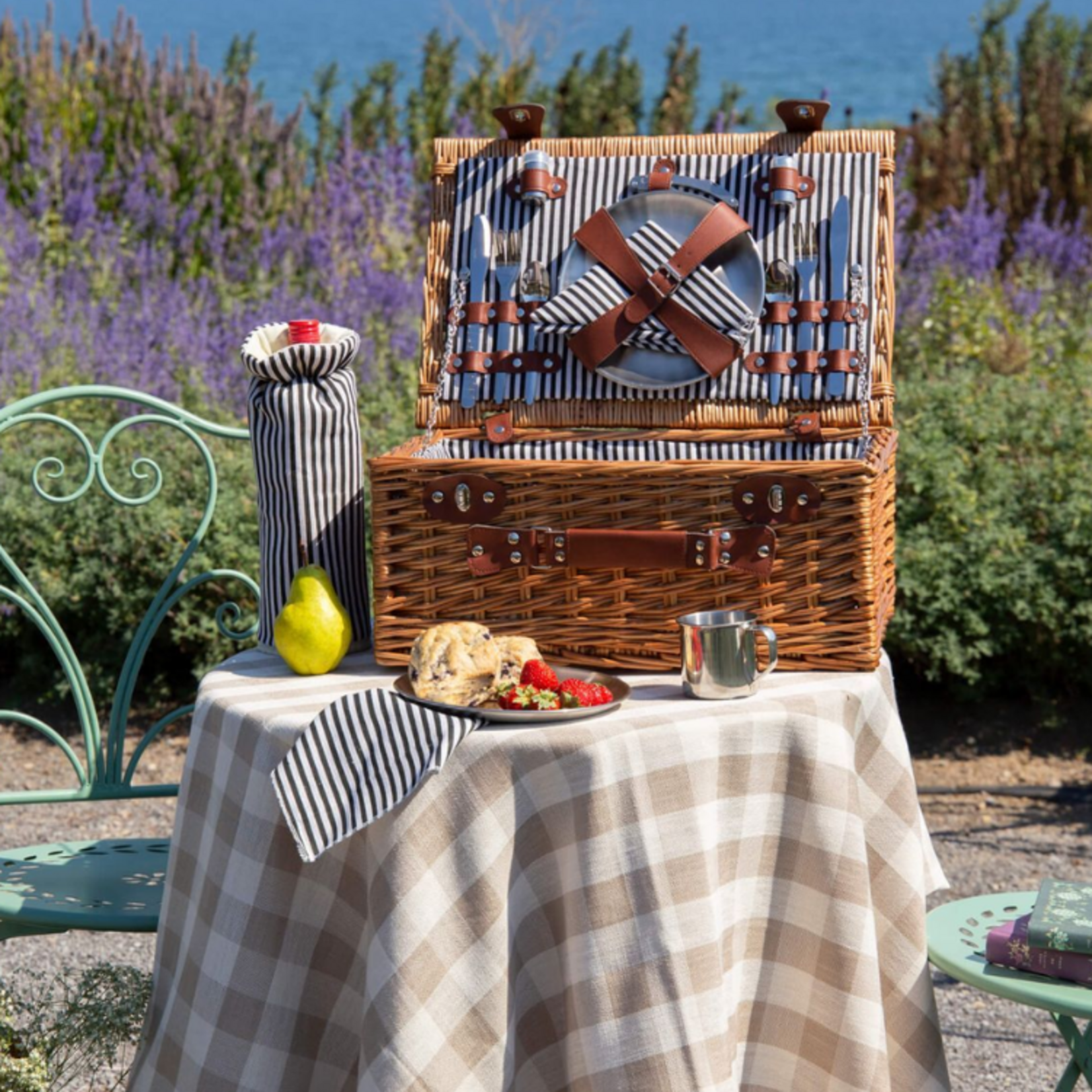 Willow 4 Person Picnic Basket w/ Removeable Cooler Bag